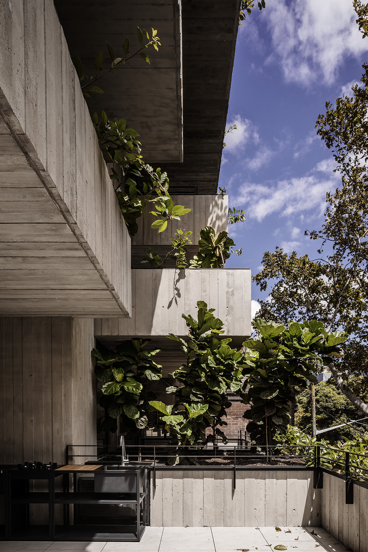 Short lane balcony